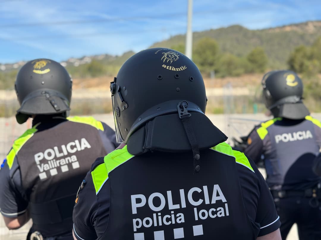 Contar con el equipo y material adecuado es esencial para garantizar la seguridad y eficacia de las labores policiales.